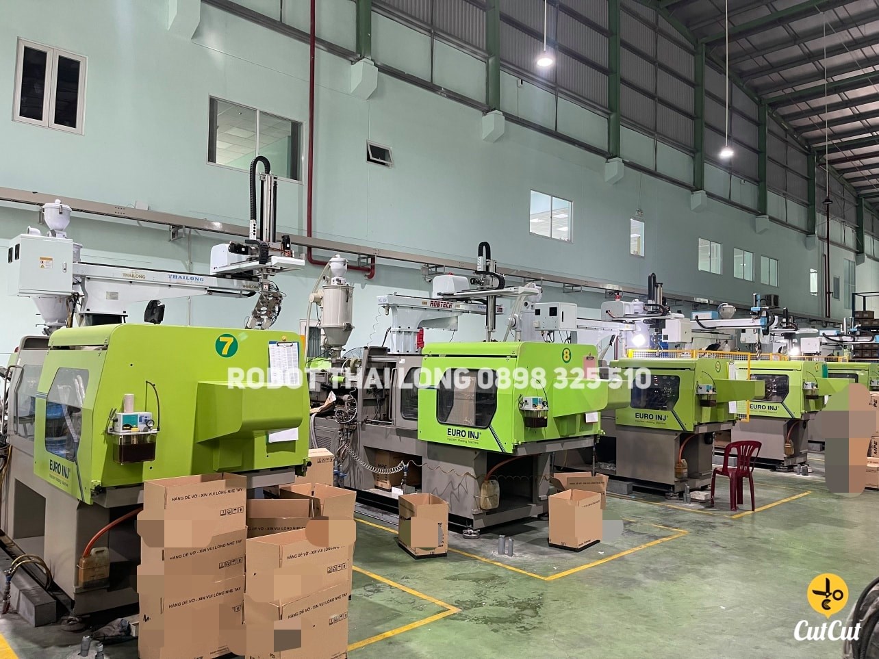 cánh tay robot ngành nhựa