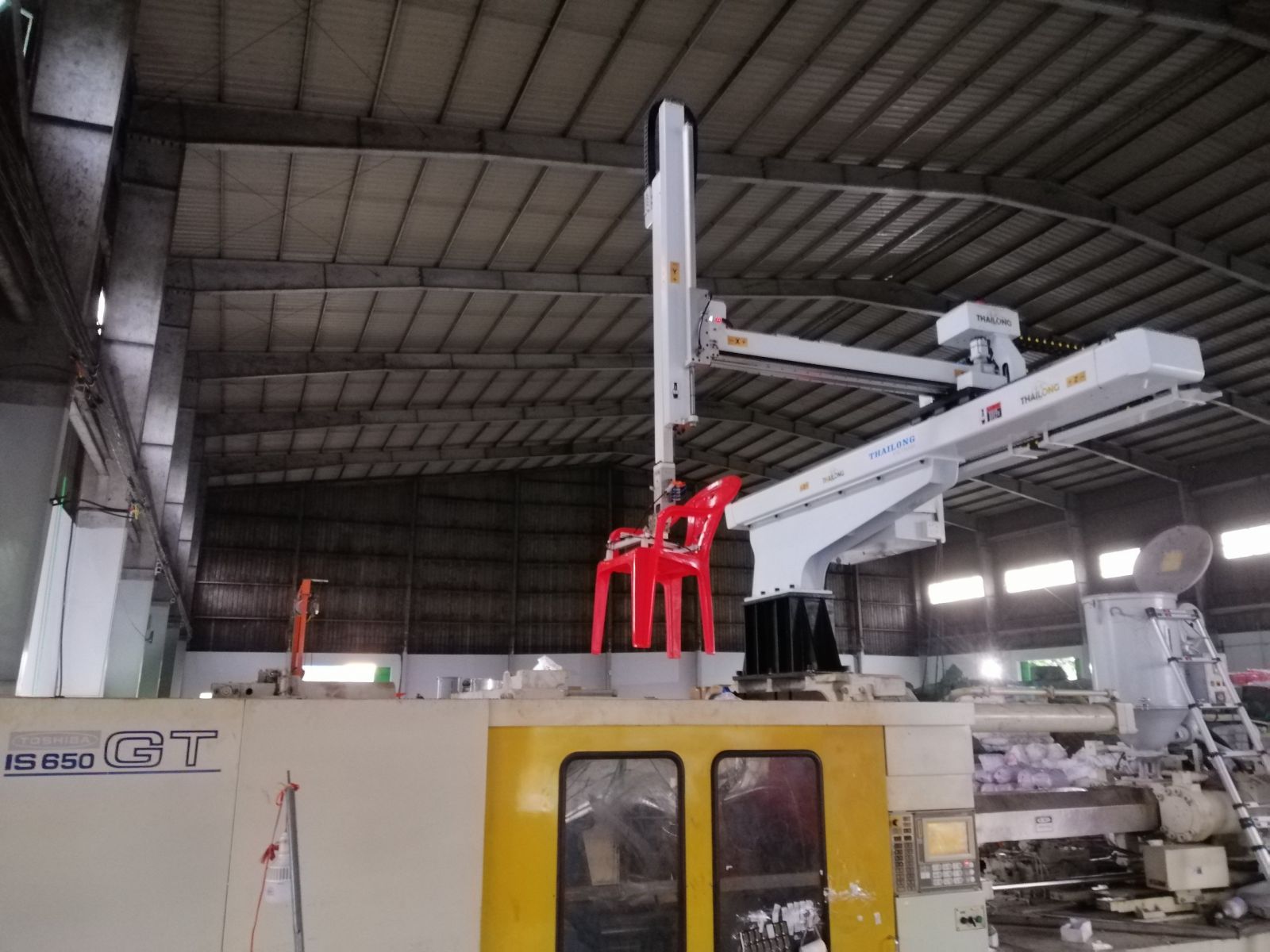 Cánh tay Robot trong ngành công nghiệp nhựa